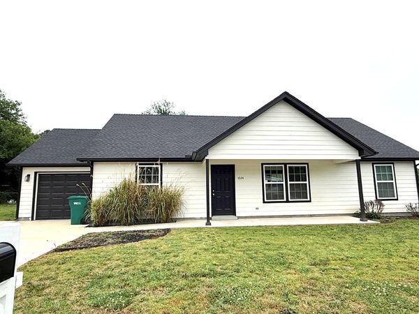 1024 E Pfendler Avenue , Sapulpa, OK 74066
