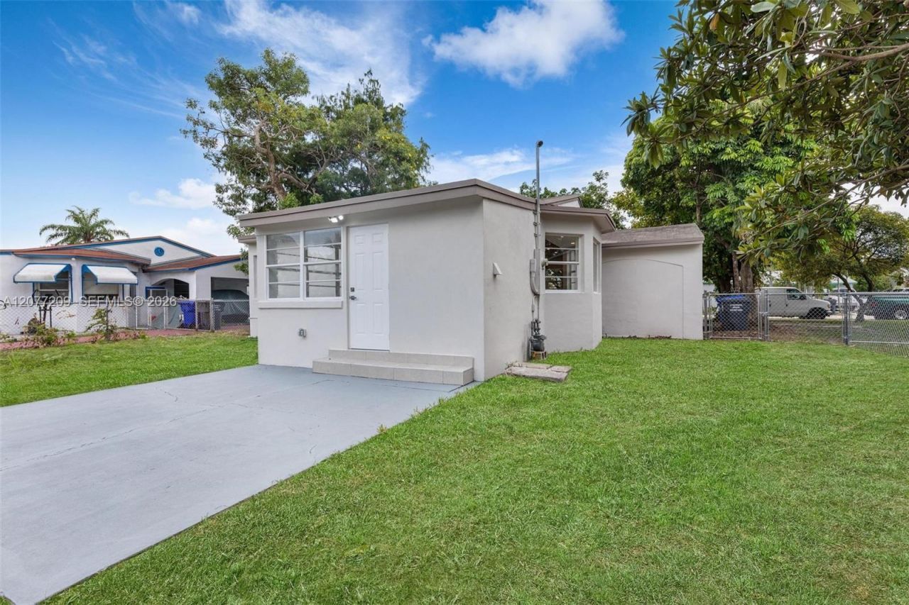 2839 Mayo St , Hollywood, FL 33020 Photo