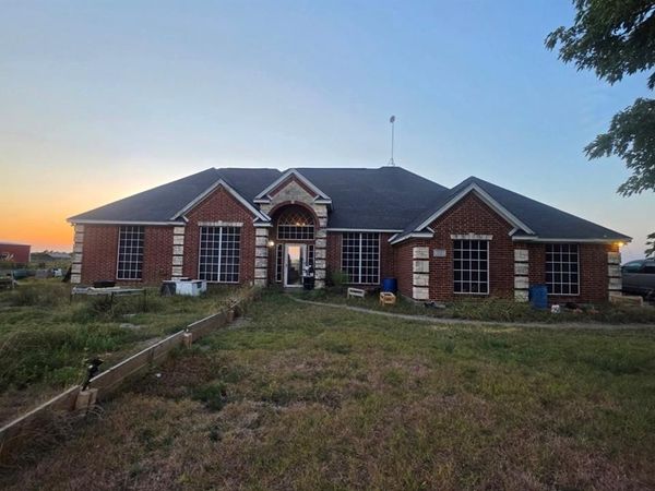 2727 W Ridgeview Circle, Kaufman, TX 75142