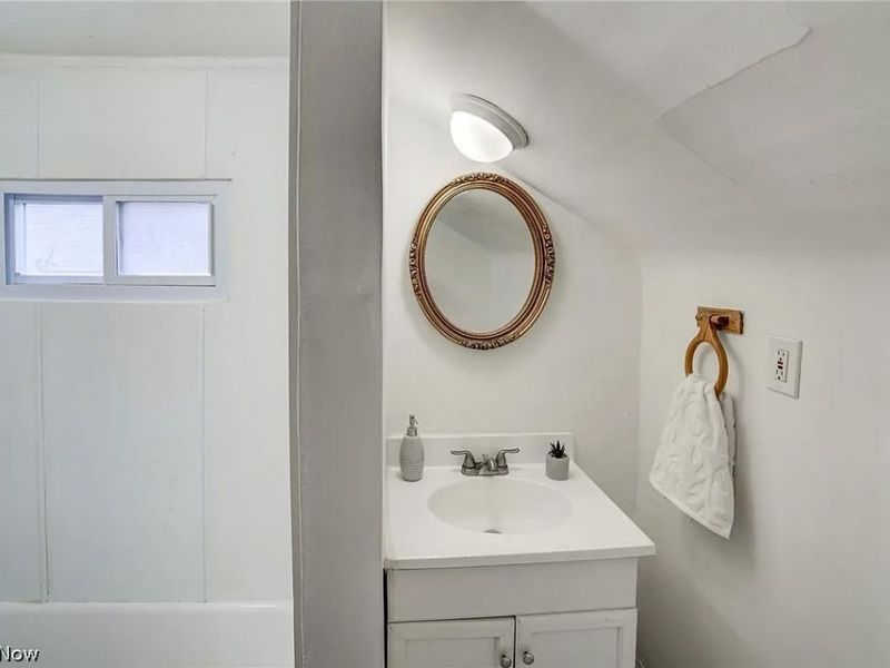2245 Bellfield Avenue, Unit 3, Cleveland Heights, OH 44106 Photo 7