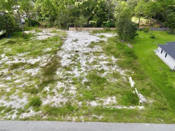 609 Columbus AVE , LEHIGH ACRES, FL 33972