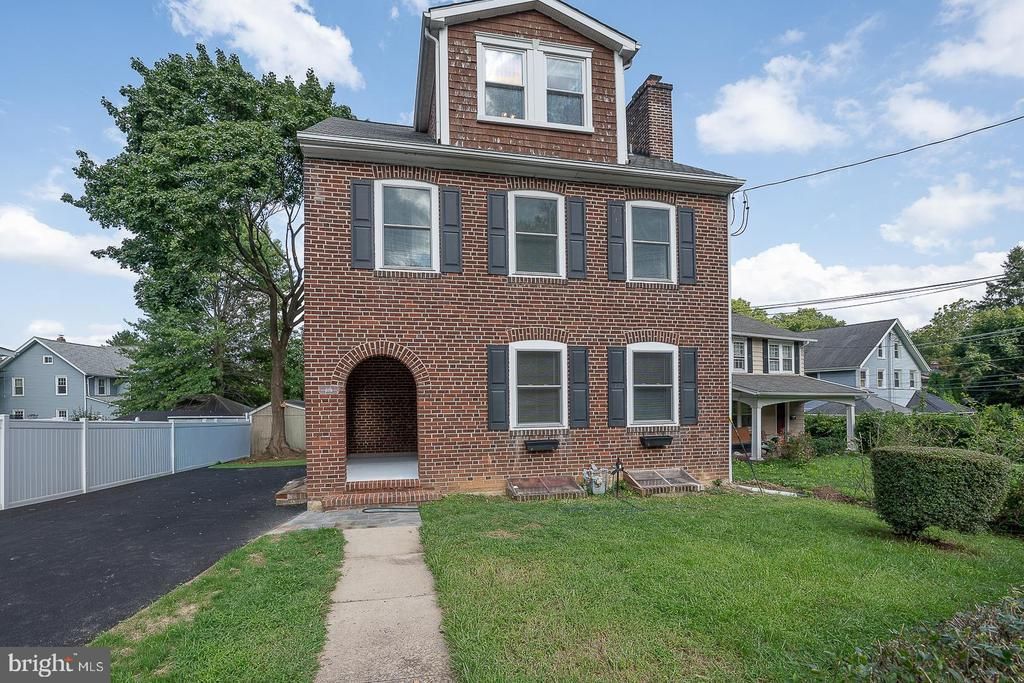 107 W CIRCULAR AVENUE, PAOLI, PA 19301