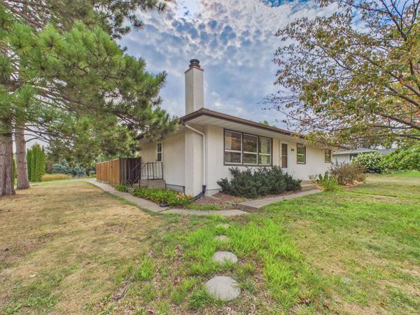 2874 Virginia Avenue, Roseville, MN 55113