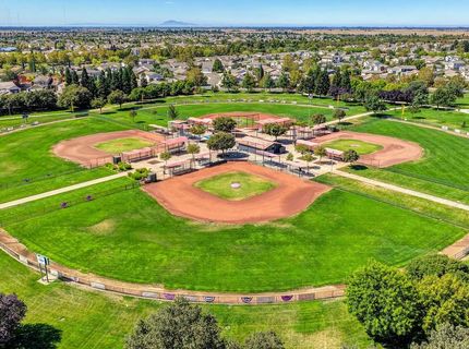 9953 Spring View Way, Elk Grove, CA 95757 Photo