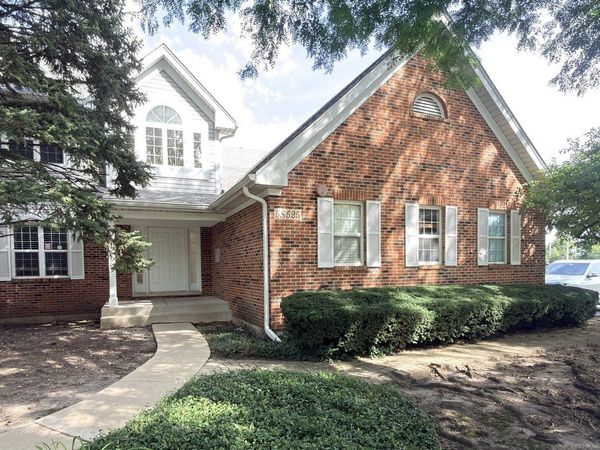 5S525 Scots Drive , Unit E, Naperville, IL 60563