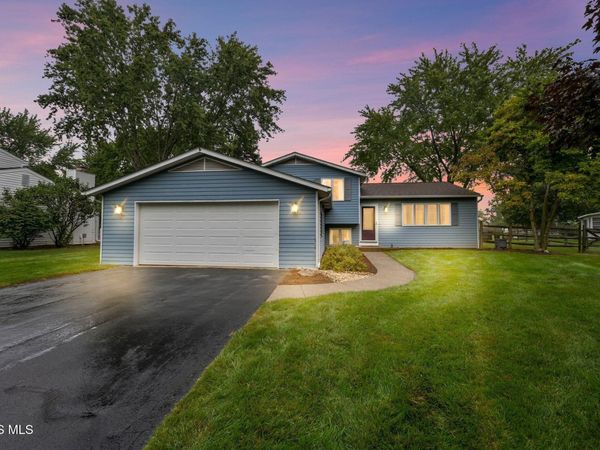 176 Foxhill Lane, Perrysburg, OH 43551