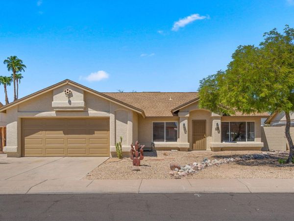 8434 W DREYFUS Drive, Peoria, AZ 85381