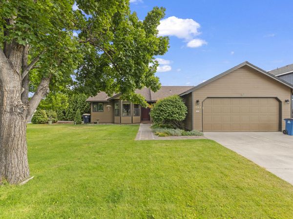 2942 SW Quartz Avenue, Redmond, OR 97756