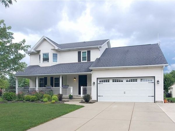 22 West Lake Forest Parkway , Lancaster, NY 14086