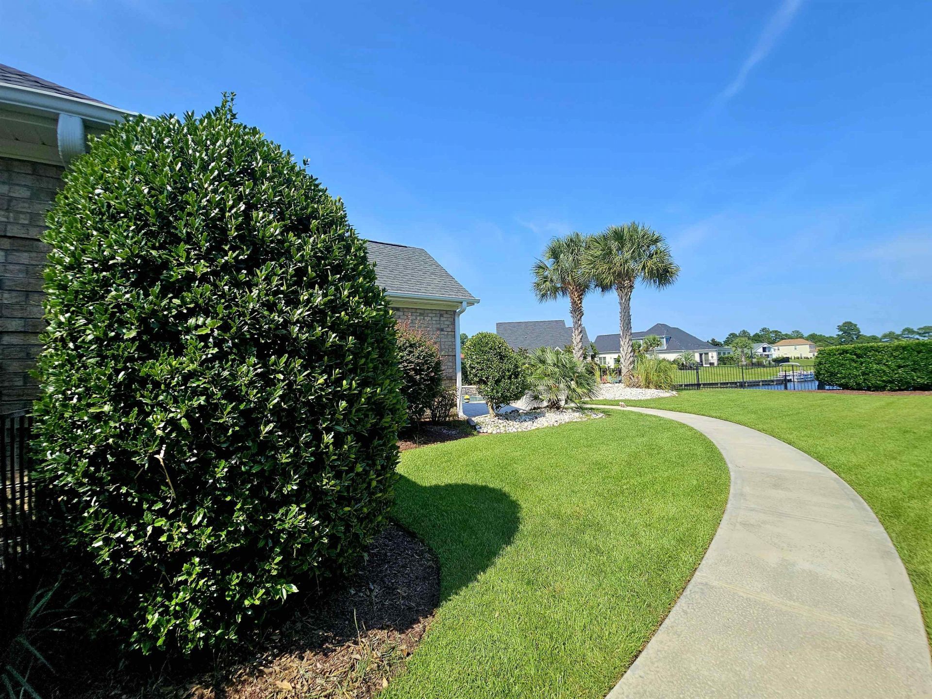 9181 Abingdon Dr. Photo 37