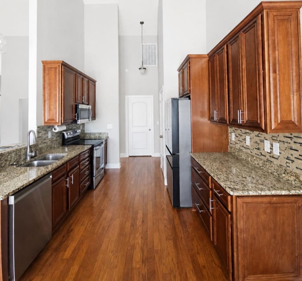 9181 Abingdon Dr. Photo 4