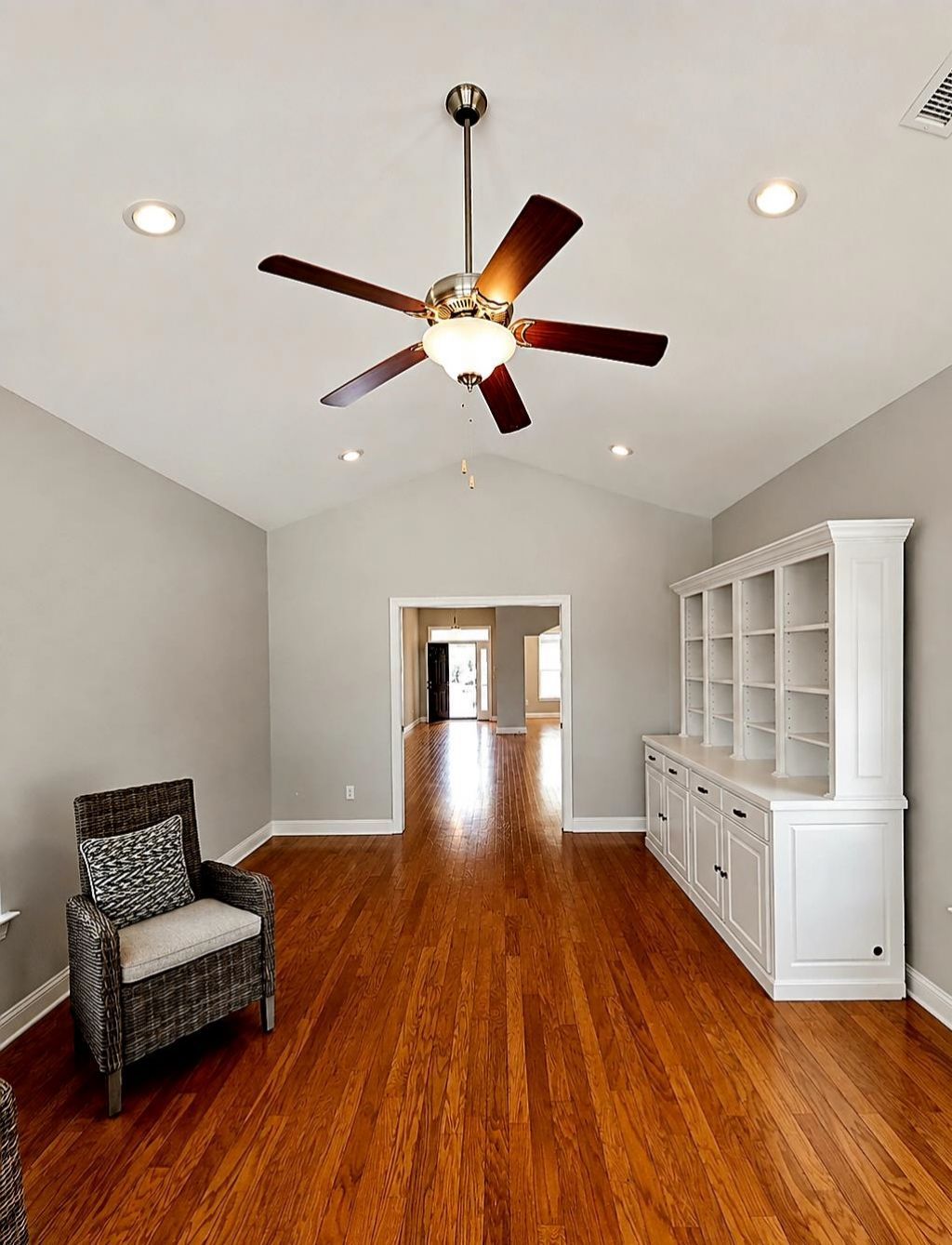 9181 Abingdon Dr. Photo 8