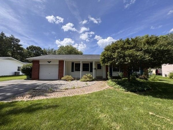 121 Hillary Drive , Rochester, NY 14624