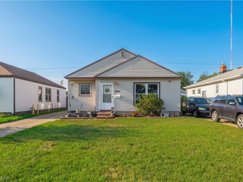 3014 Center Drive, Parma, OH 44134 Photo 1