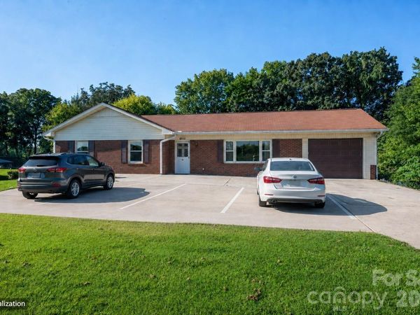 1306 11th Avenue SE, Hickory, NC 28602