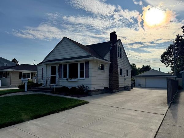 7812 40th AVENUE, Kenosha, WI 53142