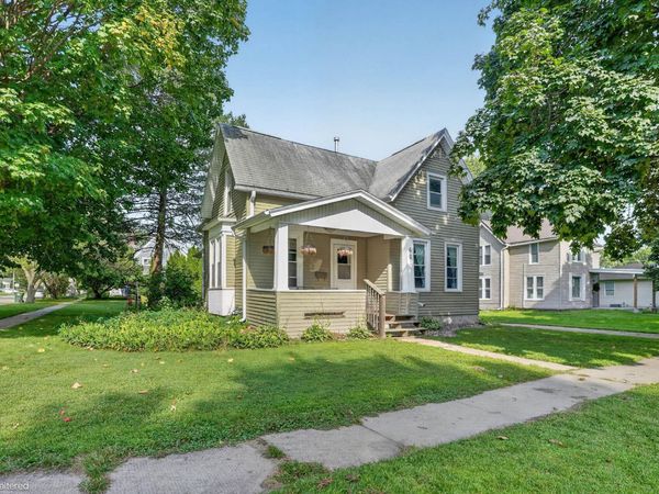 621 Iowa Street, Cedar Falls, IA 50613