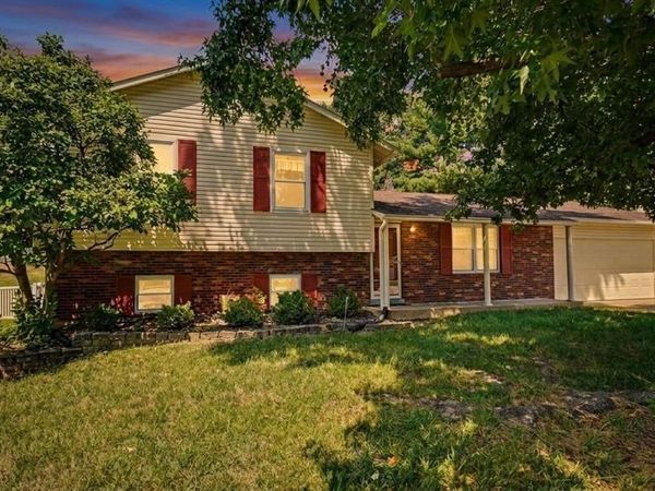 2215 Graystone Drive, St Charles, MO 63303