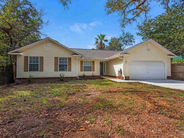 3009 Laurel Dr, Gulf Breeze, FL 32563