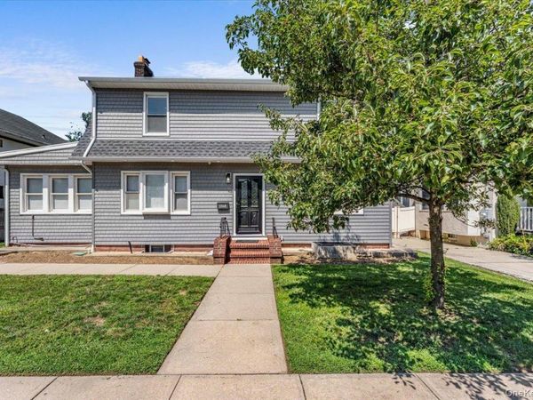 1068 Highland Place , Woodmere, NY 11598