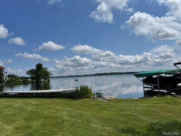 1809 S Windside Drive, West Bloomfield Township, Mi 48324
