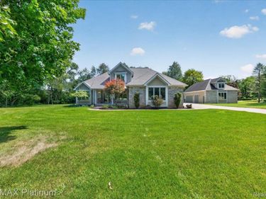 56 Wilderness Lake Court , Hartland Township, Mi 48380