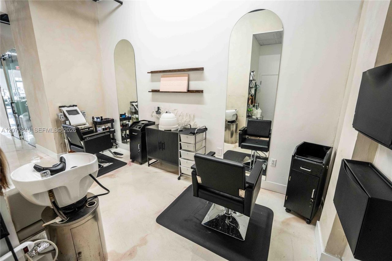 3595 W 20th Ave, Hialeah, FL 33012 Photo
