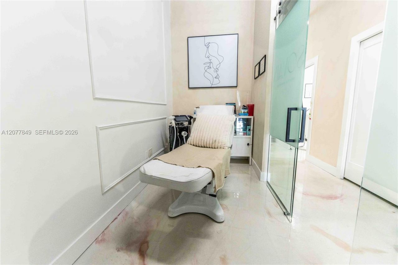 3595 W 20th Ave, Hialeah, FL 33012 Photo