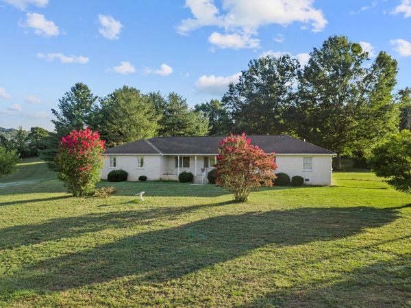 2812 Catawba RD , Troutville, VA 24175