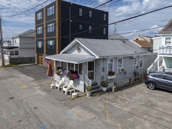 14 Manchester Street, Unit 1, Hampton, NH 03842