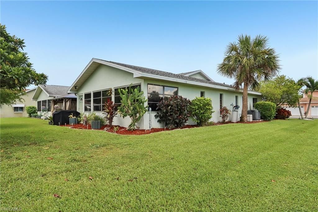 19906 Lake Vista Cir, Lehigh Acres, FL 33936 Photo