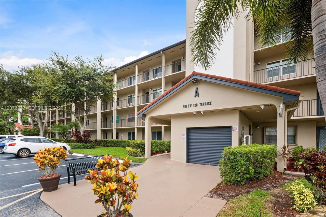 901 SW 128th Ter, Unit 212A, Pembroke Pines, FL 33027 Photo