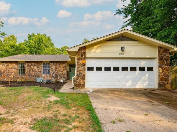 1320 Sunset Drive, Conway, AR 72032