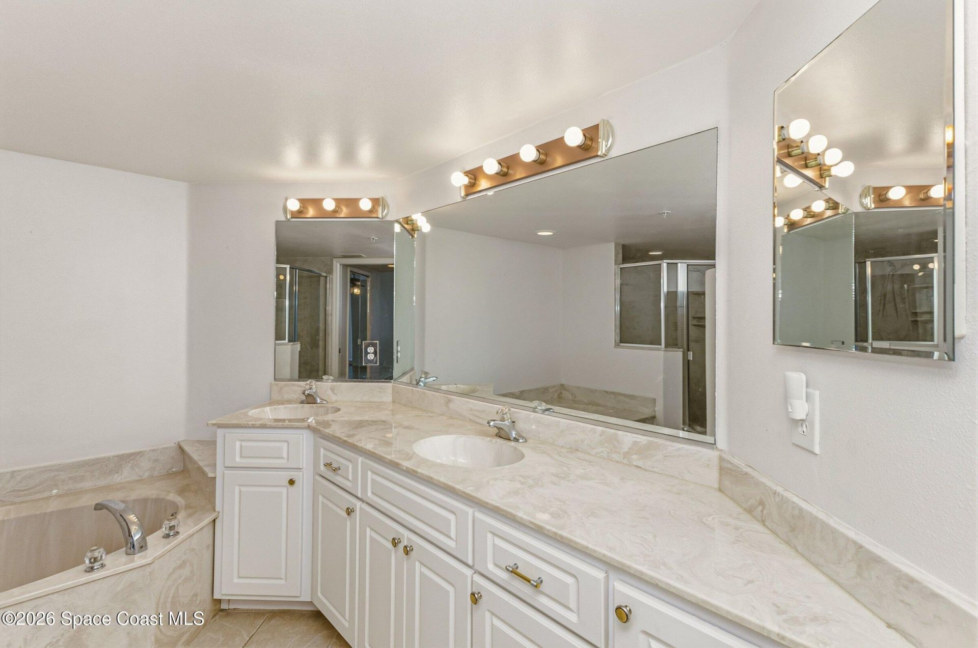 800 Del Rio Way , Unit 402, Merritt Island, FL 32953 Photo