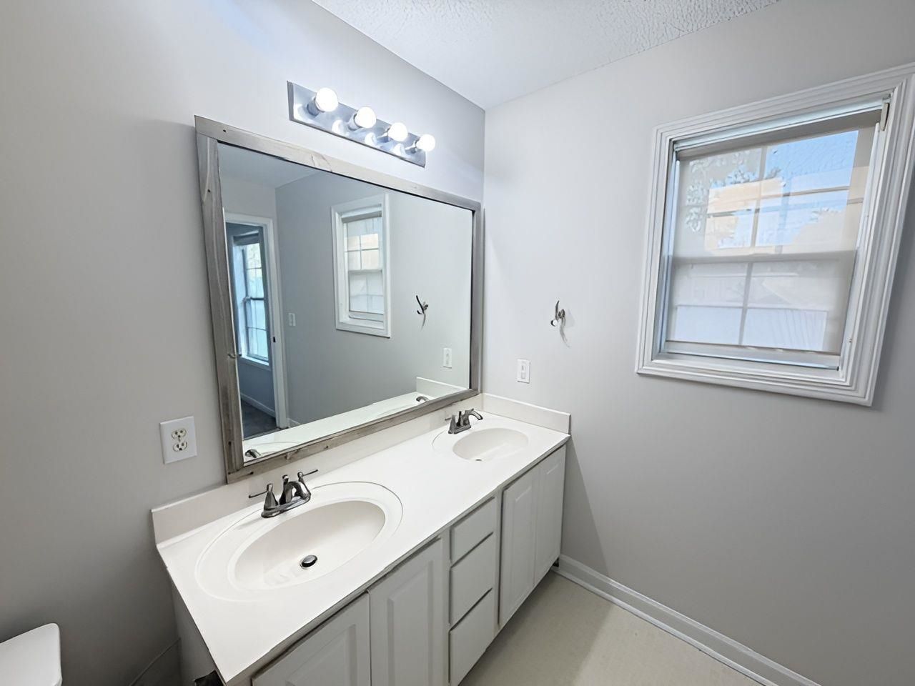 323 Kildare Ct. Photo 14