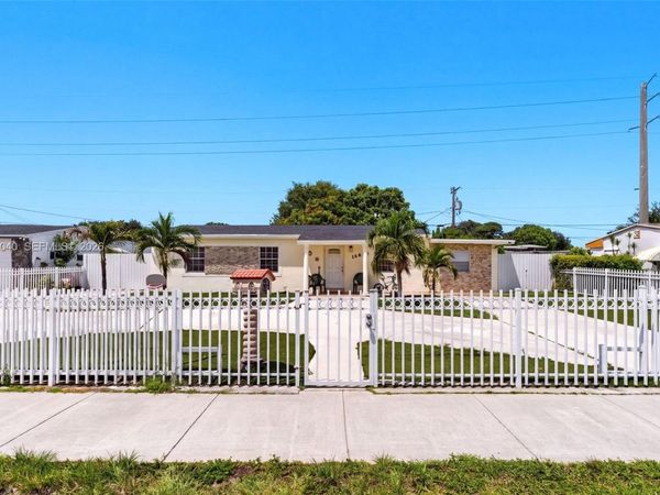 15850 NW 18th Pl , Miami Gardens, FL 33054