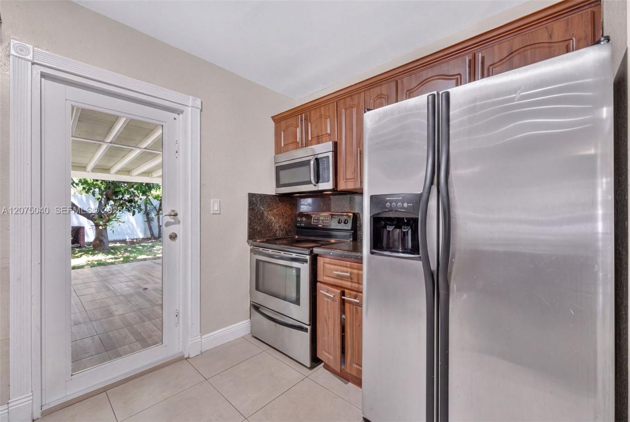 15850 NW 18th Pl, Miami Gardens, FL 33054 Photo