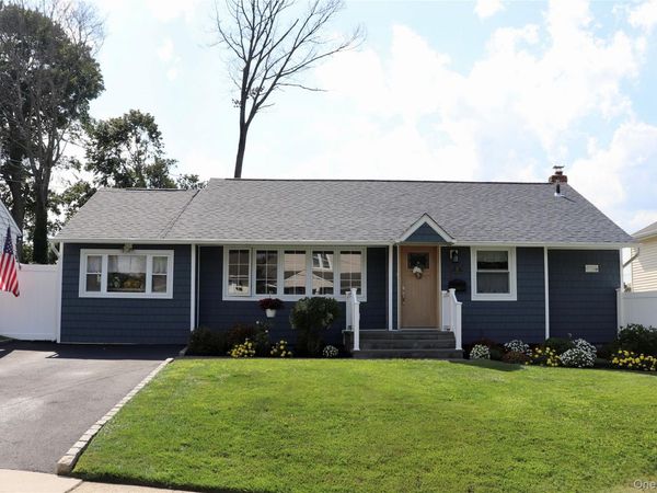 31 Prestwick Terrace, Glen Cove, NY 11542