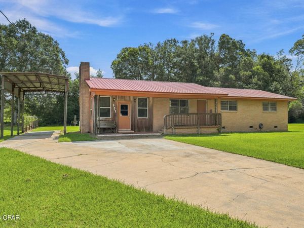 837 Maple Street , Chipley, FL 32428