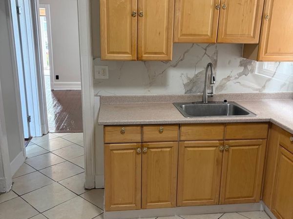 327 Dover , Unit 1st, Bridgeport, CT 06610
