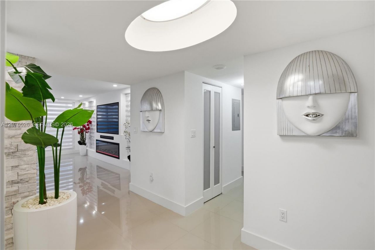 2751 S Ocean Dr, Unit 301S, Hollywood, FL 33019 Photo