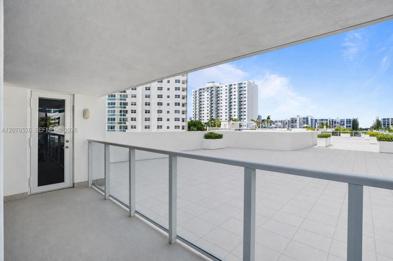 2751 S Ocean Dr, Unit 301S, Hollywood, FL 33019 Photo