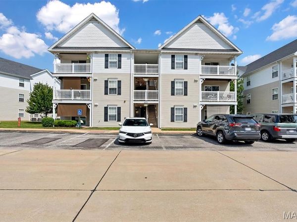 2470 Lampong Drive, Unit 300A, St Louis, MO 63125