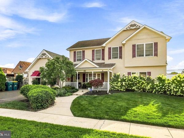 27 PEACHTREE LANE, LEVITTOWN, PA 19054