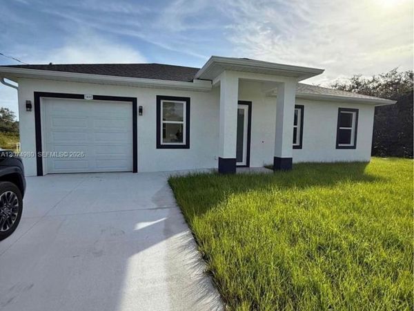 1832 Lindsay St , Lehigh Acres, FL 33972