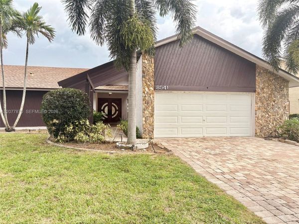 8541 NW 54th St , Lauderhill, FL 33351