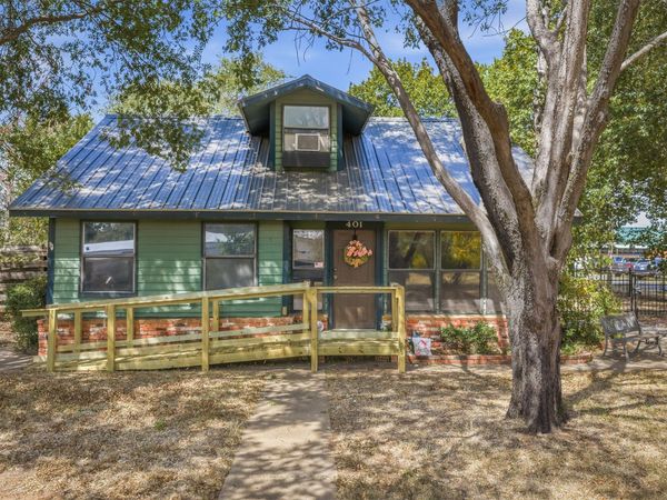 401 S 10th Street , Comanche, OK 73529