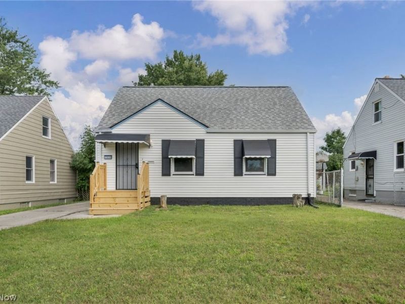 17419 Lotus Drive, Cleveland, OH 44128 Photo 2