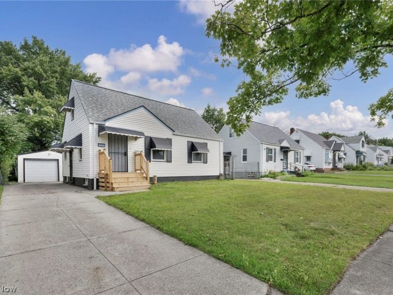 17419 Lotus Drive, Cleveland, OH 44128 Photo 3