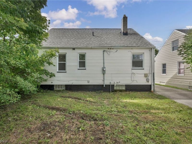 17419 Lotus Drive, Cleveland, OH 44128 Photo 31